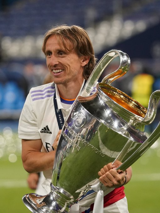 足球欧洲金童奖结果揭晓，新科得主含泪发声