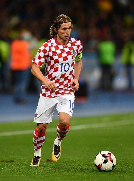 利兹联3-1胜切尔西，利物浦1-1战平桑德兰。